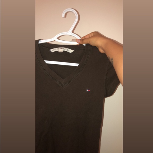 Brown Hilfiger T-shirt✨ - Picture 3 of 3